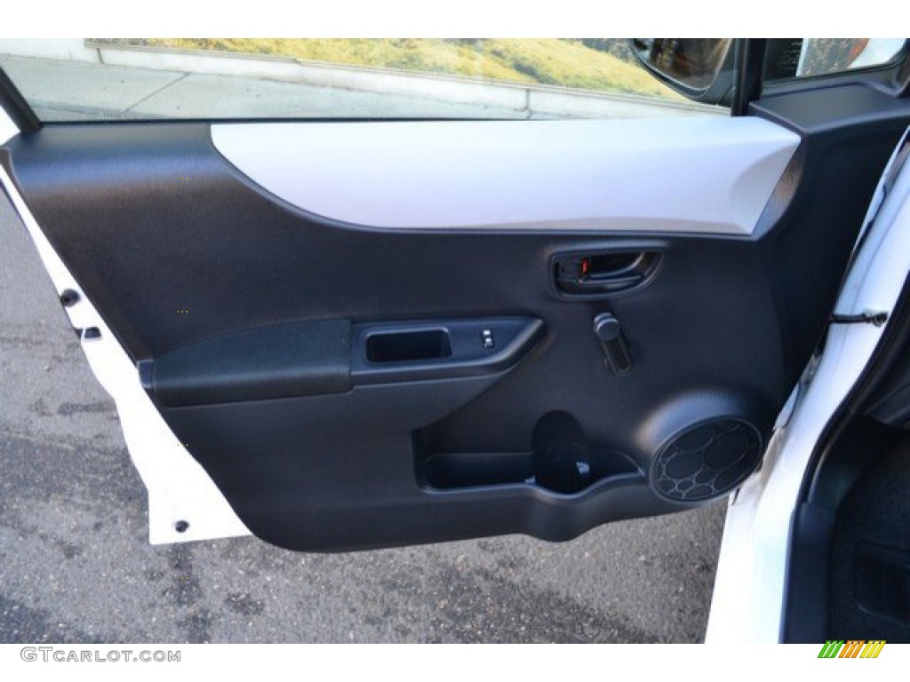 2012 Yaris L 5 Door - Super White / Ash Gray photo #24