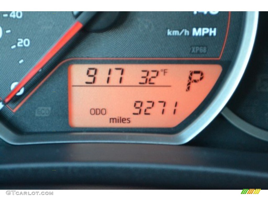 2012 Yaris L 5 Door - Super White / Ash Gray photo #29