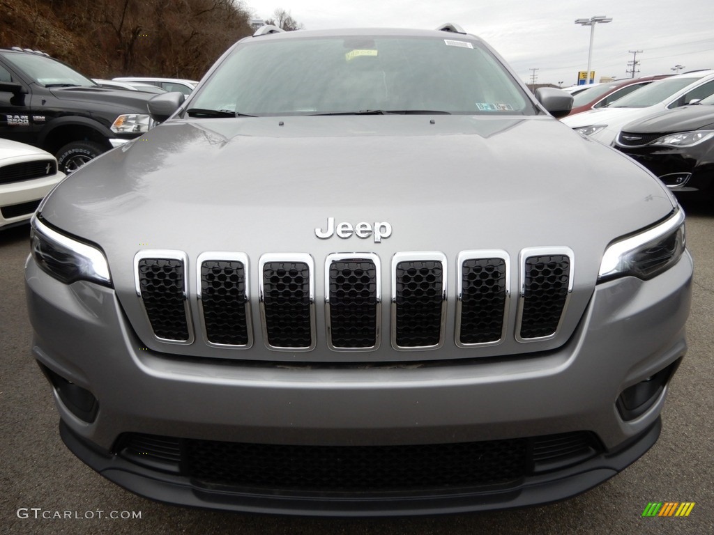 2019 Cherokee Latitude 4x4 - Billet Silver Metallic / Black photo #9