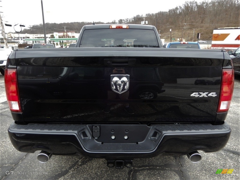 2019 1500 Classic Express Quad Cab 4x4 - Brilliant Black Crystal Pearl / Black/Diesel Gray photo #4