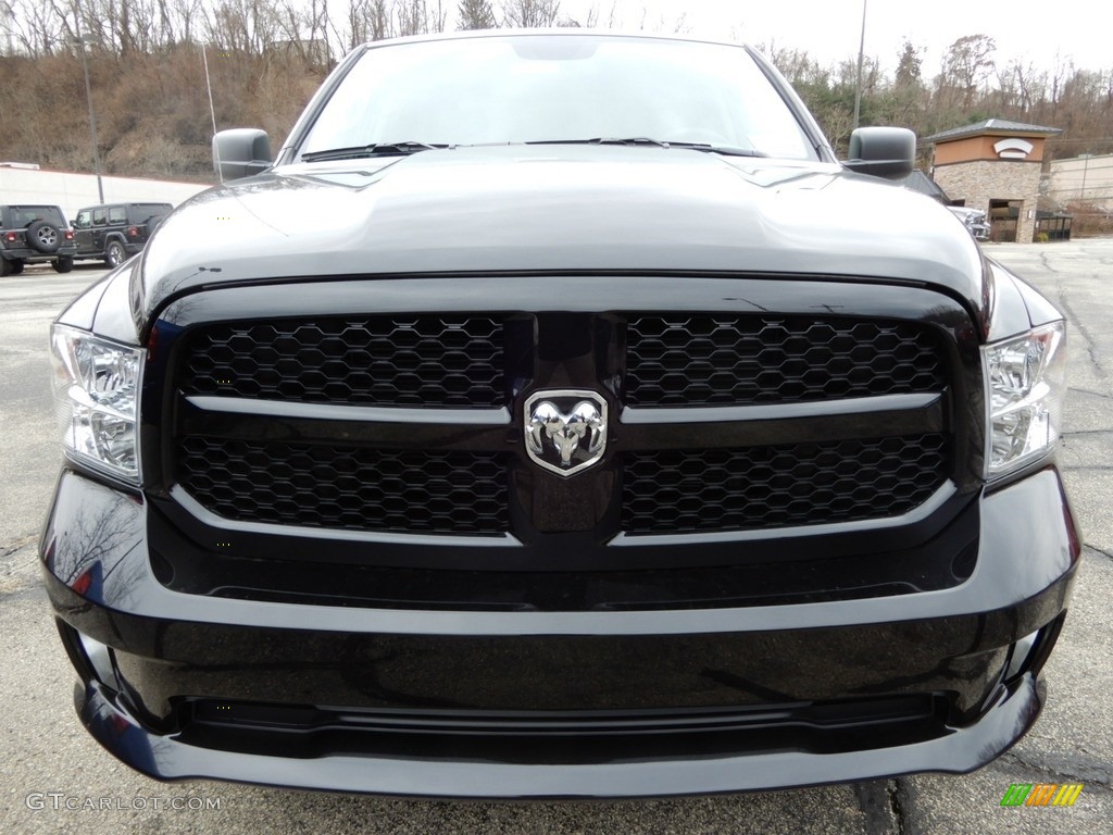 2019 1500 Classic Express Quad Cab 4x4 - Brilliant Black Crystal Pearl / Black/Diesel Gray photo #9