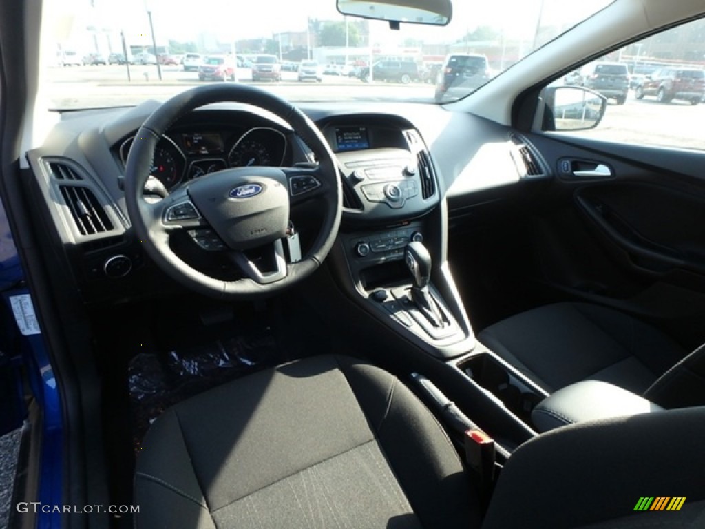 2018 Focus SE Sedan - Lightning Blue / Charcoal Black photo #12