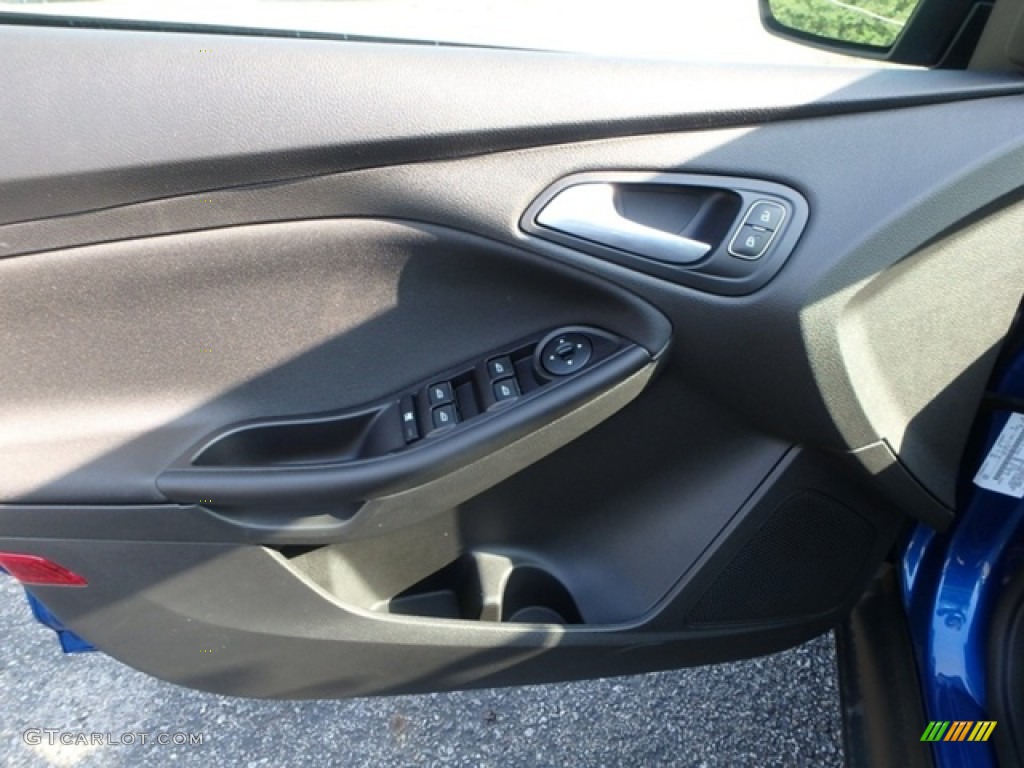 2018 Focus SE Sedan - Lightning Blue / Charcoal Black photo #13