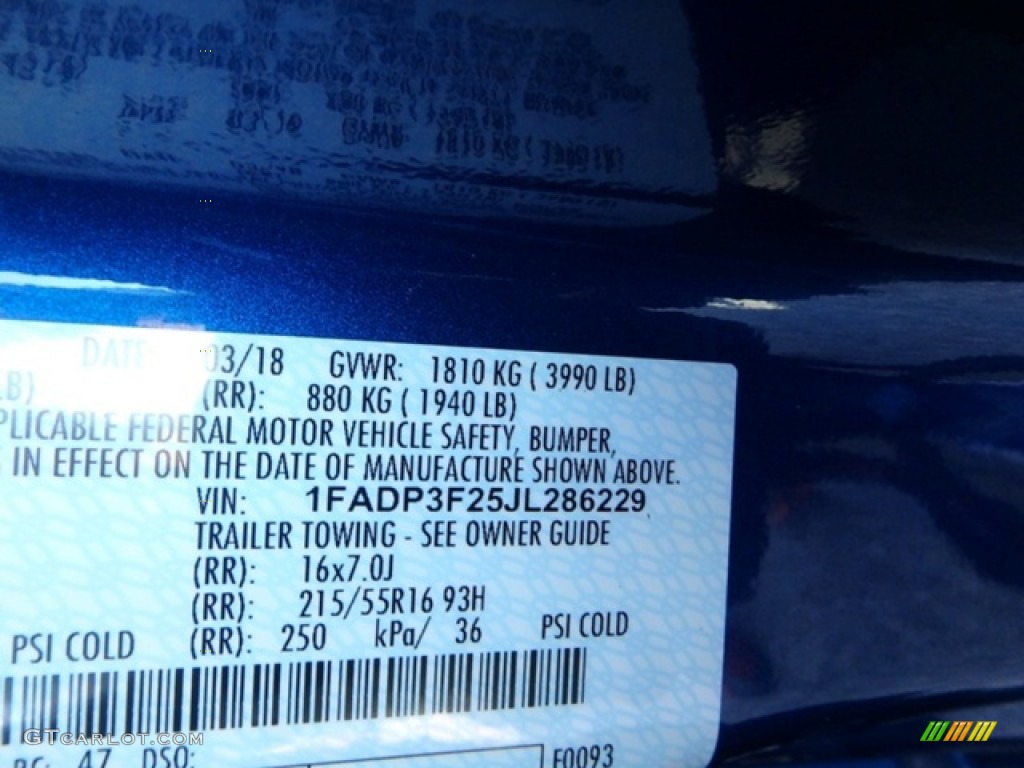 2018 Focus SE Sedan - Lightning Blue / Charcoal Black photo #14