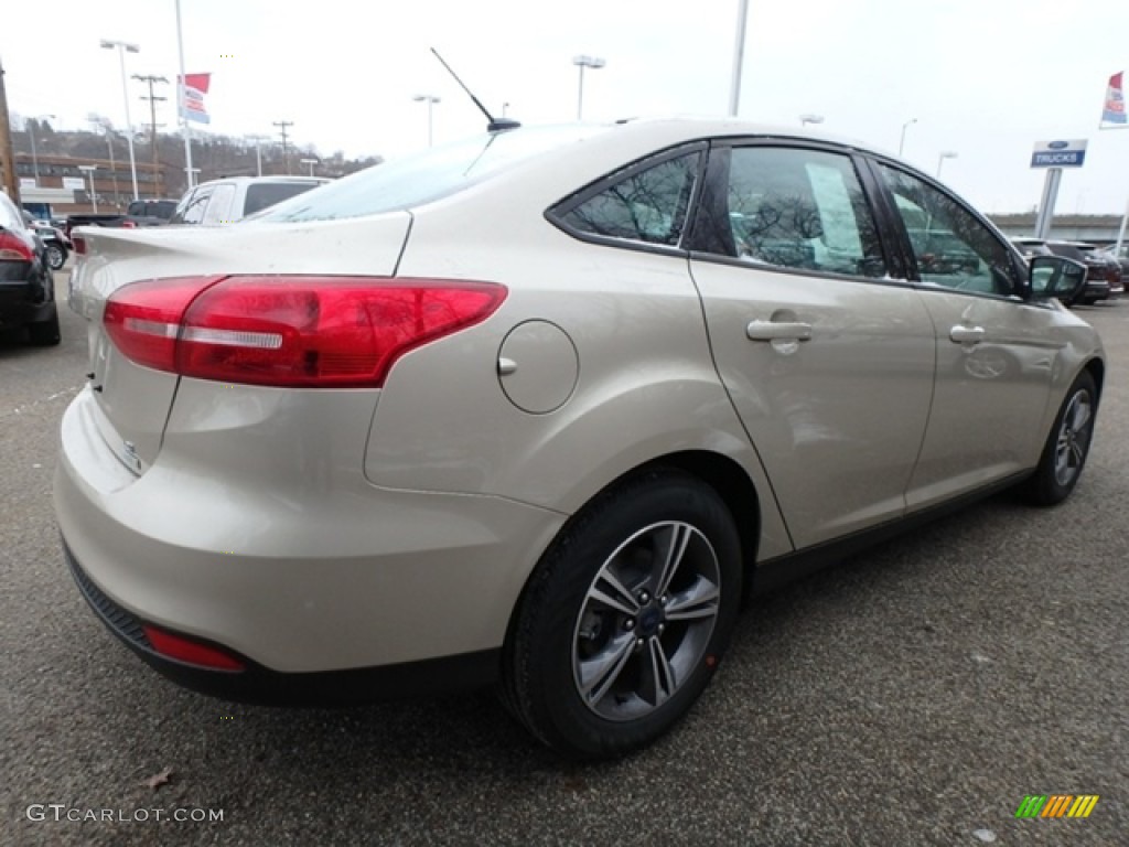 2018 Focus SE Sedan - White Gold / Charcoal Black photo #3