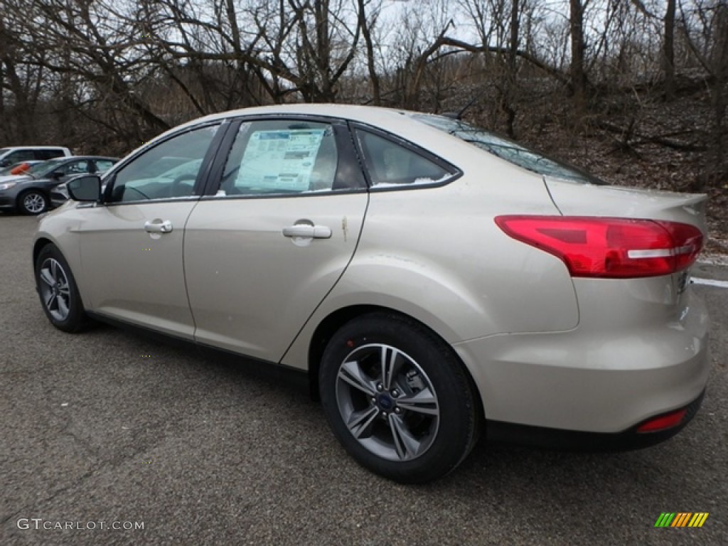 2018 Focus SE Sedan - White Gold / Charcoal Black photo #5