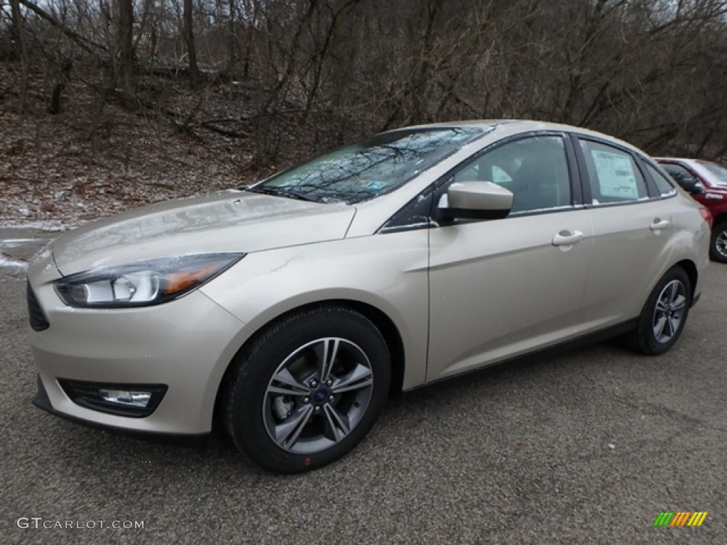 2018 Focus SE Sedan - White Gold / Charcoal Black photo #7