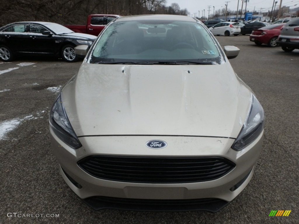 2018 Focus SE Sedan - White Gold / Charcoal Black photo #8