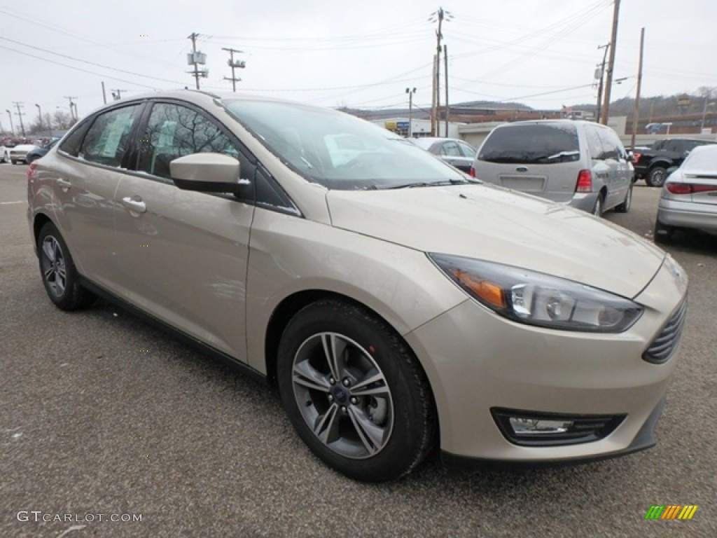 2018 Focus SE Sedan - White Gold / Charcoal Black photo #9