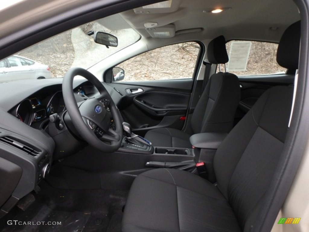 2018 Focus SE Sedan - White Gold / Charcoal Black photo #10