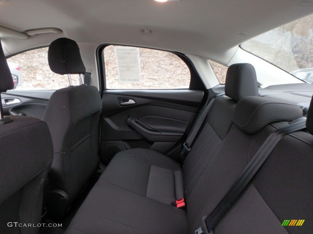 2018 Focus SE Sedan - White Gold / Charcoal Black photo #11