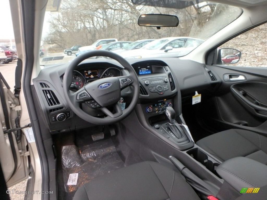 2018 Focus SE Sedan - White Gold / Charcoal Black photo #12