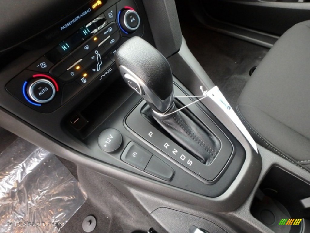 2018 Focus SE Sedan - White Gold / Charcoal Black photo #16