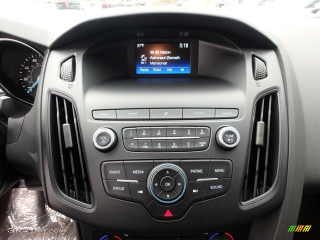 2018 Focus SE Sedan - White Gold / Charcoal Black photo #18