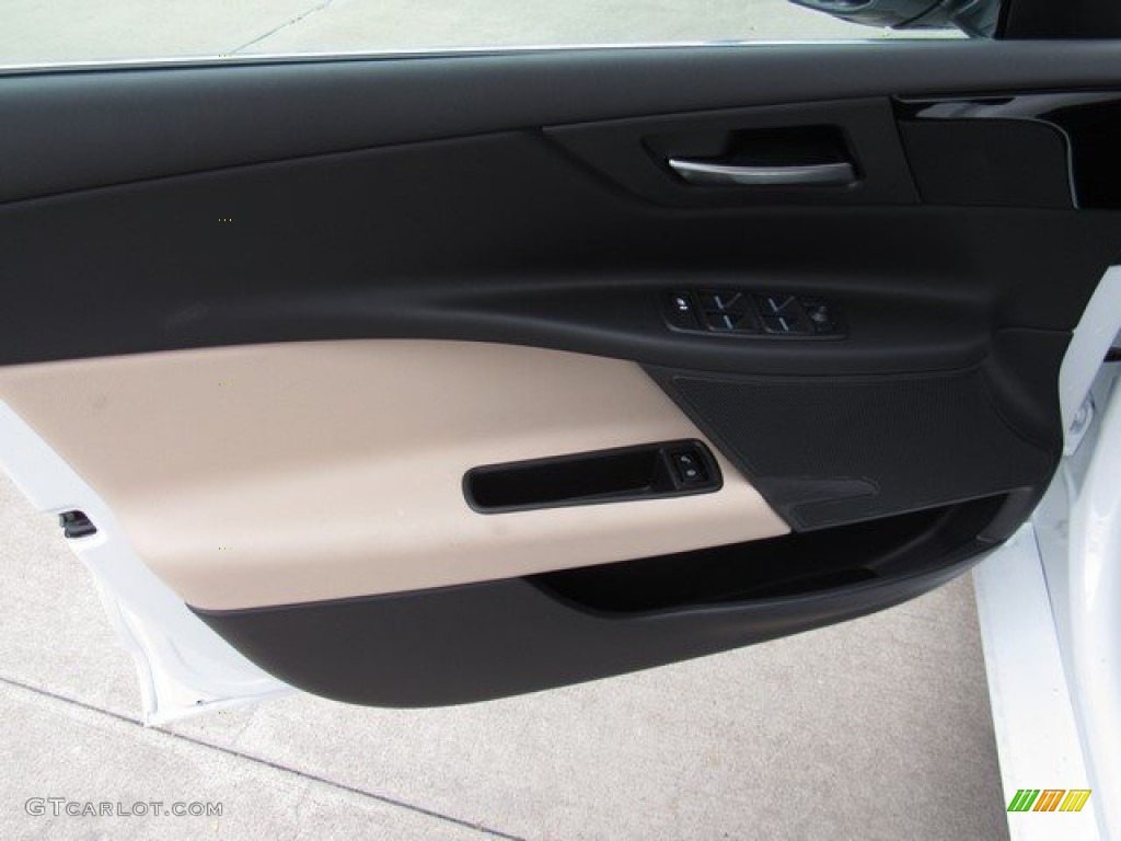 2019 Jaguar XE Premium AWD Door Panel Photos