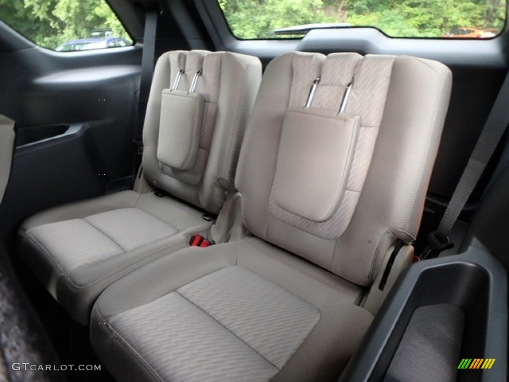 2018 Explorer FWD - Oxford White / Ebony Black photo #13