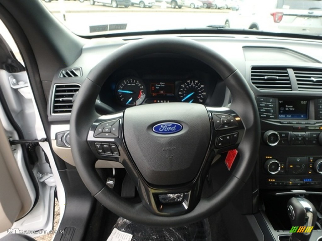 2018 Explorer FWD - Oxford White / Ebony Black photo #18