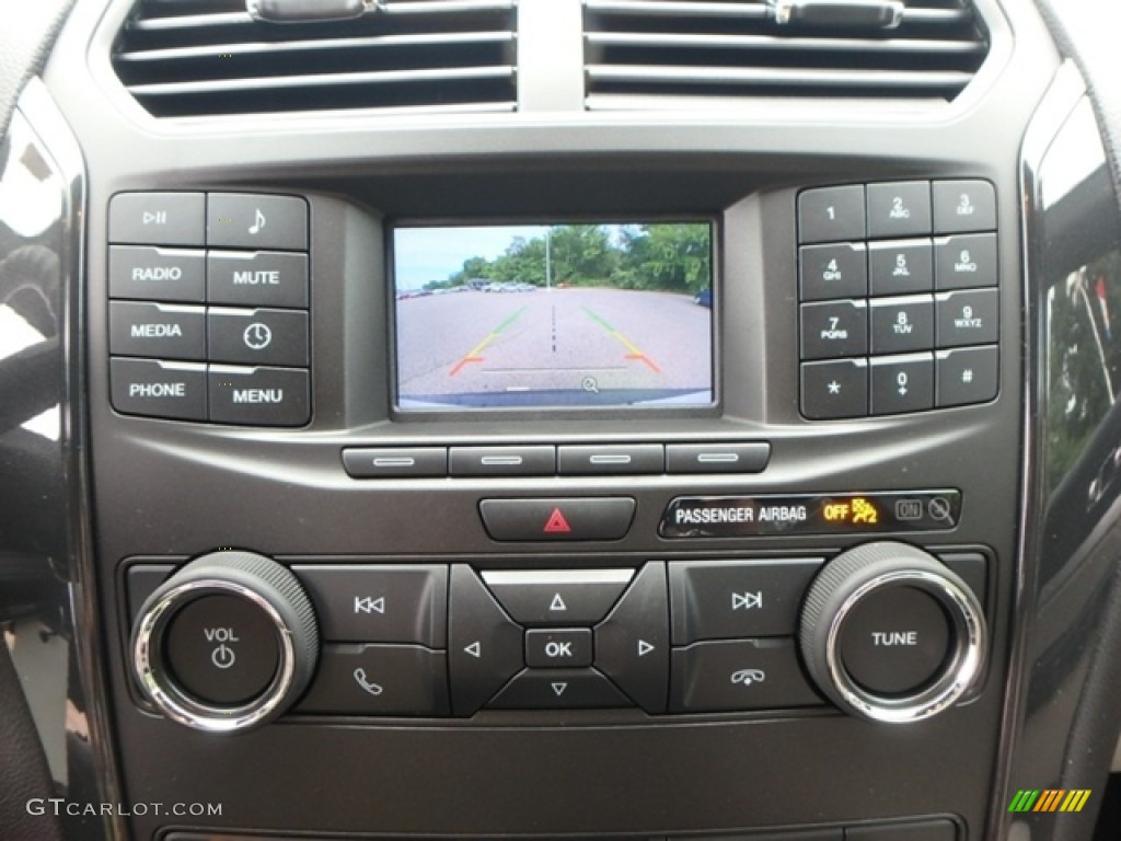 2018 Explorer FWD - Oxford White / Ebony Black photo #20