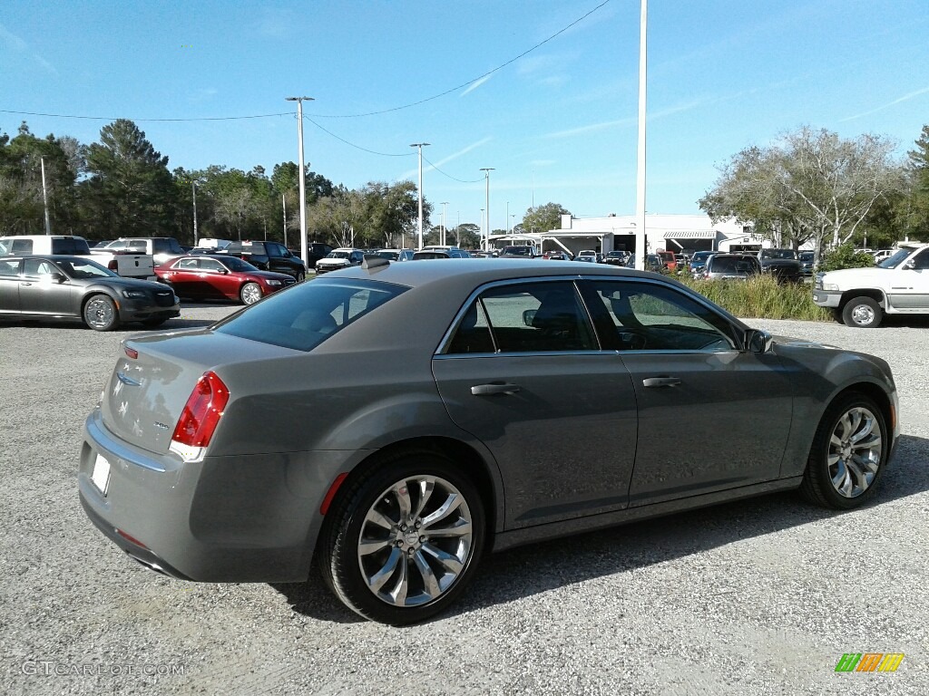 2019 300 Touring - Ceramic Gray / Black photo #5