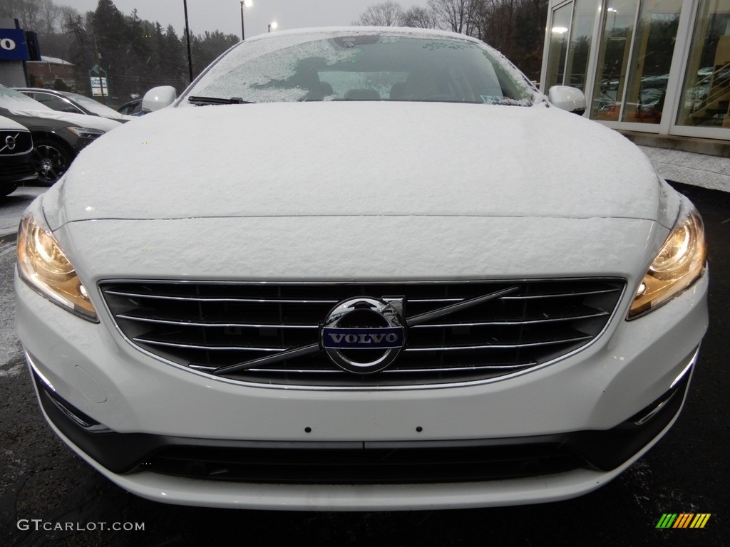 2018 S60 T5 AWD - Ice White / Beige photo #8