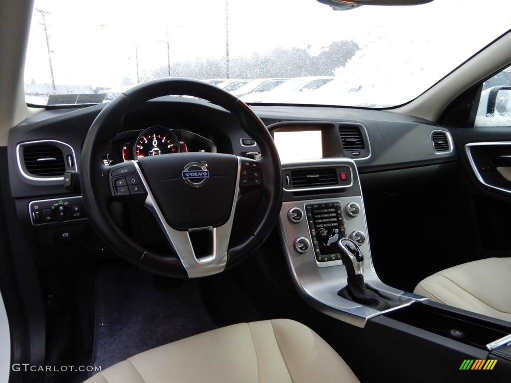 2018 S60 T5 AWD - Ice White / Beige photo #13