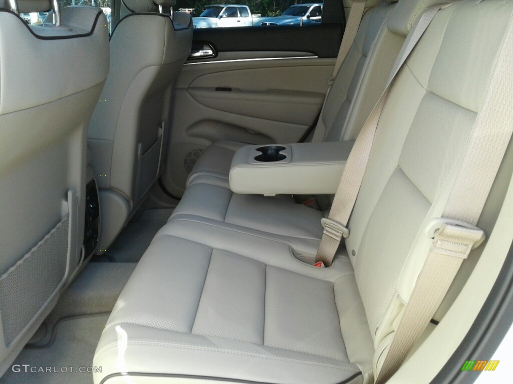 2019 Jeep Grand Cherokee Overland 4x4 Rear Seat Photo #131372207