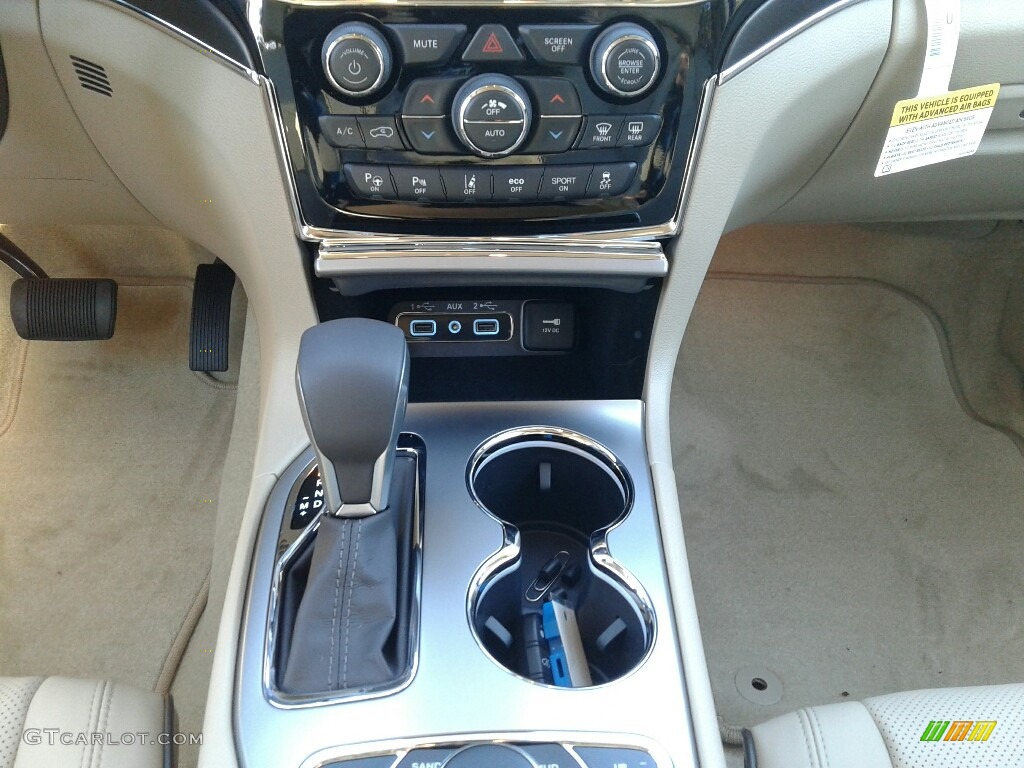 2019 Jeep Grand Cherokee Overland 4x4 Controls Photo #131372339