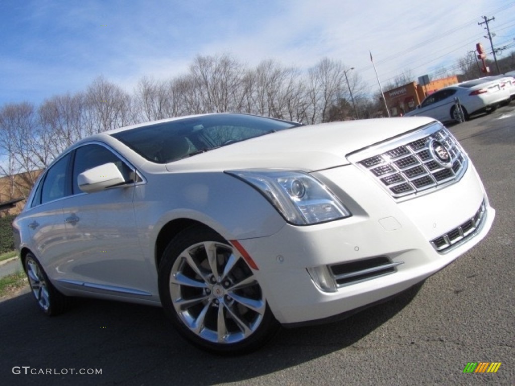 2014 XTS Luxury FWD - White Diamond Tricoat / Caramel/Jet Black photo #2