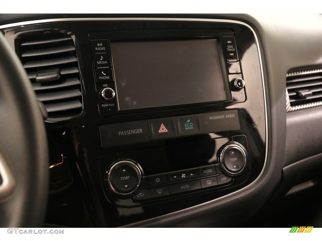 2018 Mitsubishi Outlander ES Controls Photos