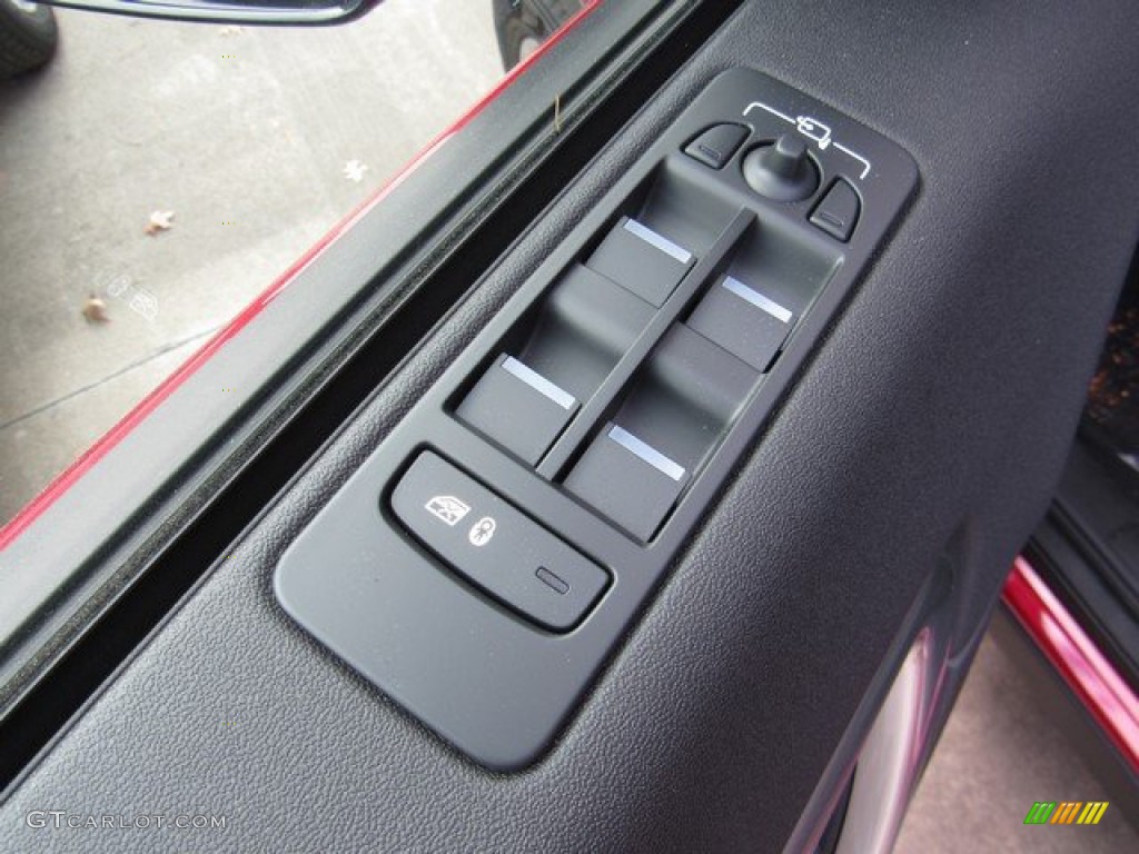 2019 Land Rover Discovery Sport SE Controls Photo #131396712