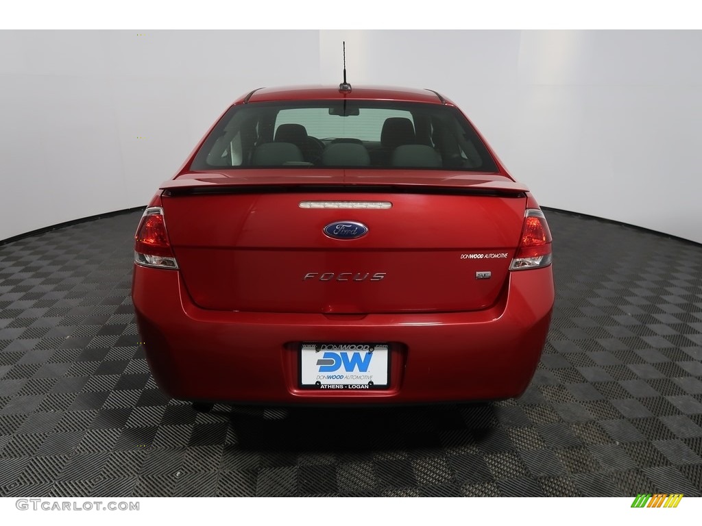 2010 Focus SE Coupe - Sangria Red Metallic / Charcoal Black photo #16