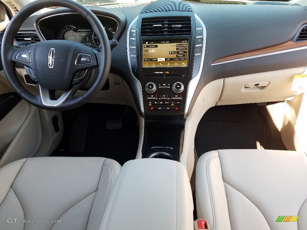 2019 Lincoln MKC Select Cappuccino Dashboard Photo #131409765