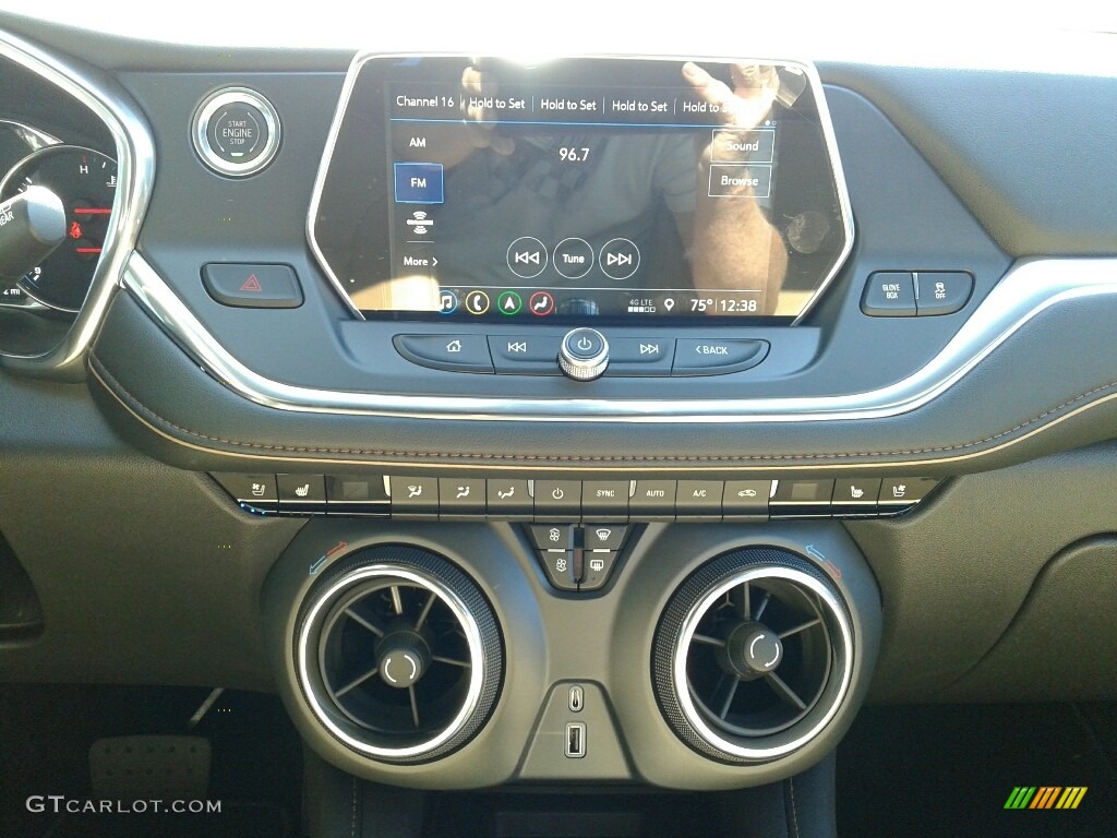 2019 Chevrolet Blazer Premier Controls Photo #131410266