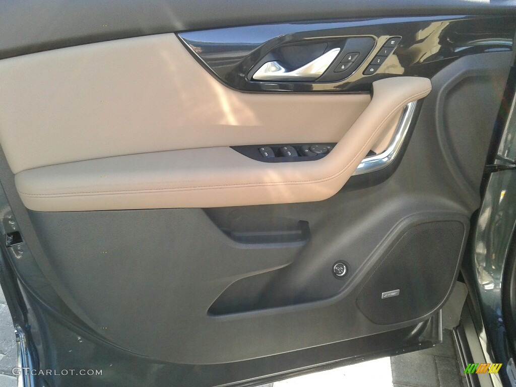2019 Chevrolet Blazer Premier Jet Black/­Maple Sugar Door Panel Photo #131410296