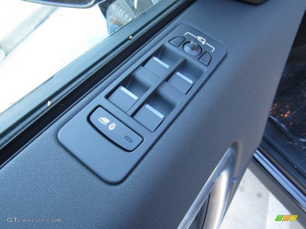2019 Land Rover Discovery Sport HSE Controls Photo #131421662