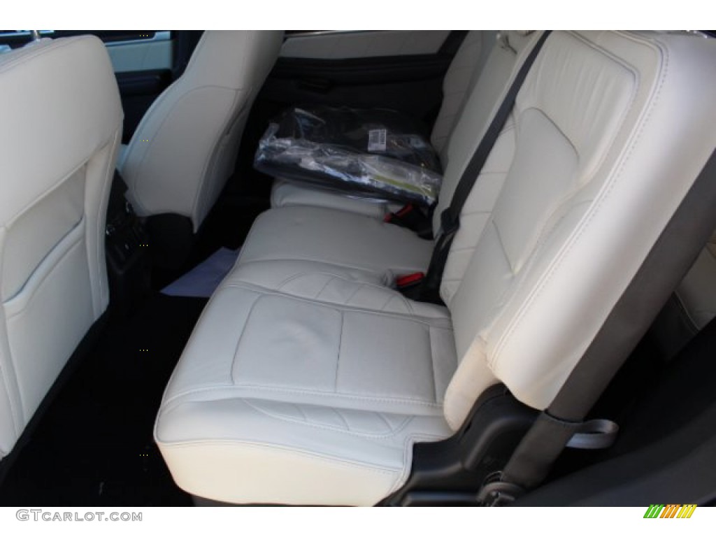 2019 Explorer Limited - White Platinum / Medium Soft Ceramic photo #19