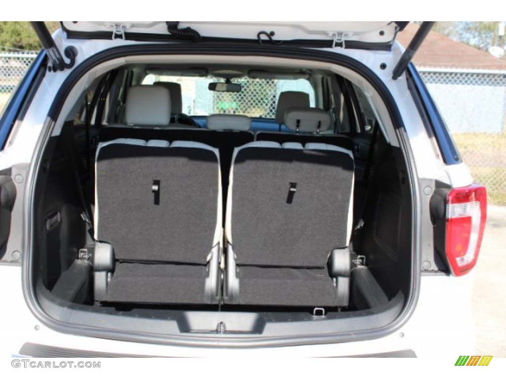 2019 Explorer Limited - White Platinum / Medium Soft Ceramic photo #24