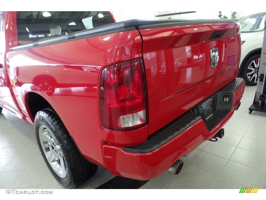 2012 Ram 1500 Express Crew Cab 4x4 - Flame Red / Dark Slate Gray/Medium Graystone photo #3