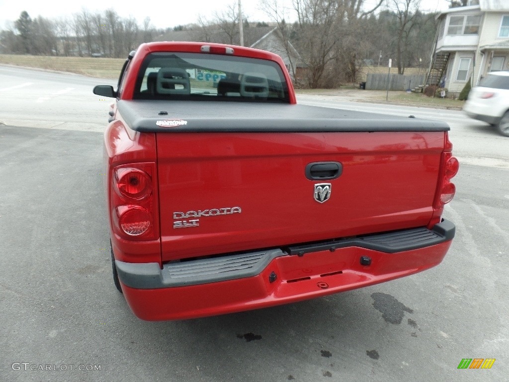 2005 Dakota SLT Quad Cab 4x4 - Flame Red / Medium Slate Gray photo #7