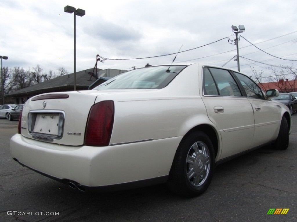 2003 DeVille Sedan - White Diamond / Dark Gray photo #10