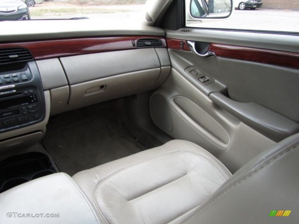 2003 DeVille Sedan - White Diamond / Dark Gray photo #14