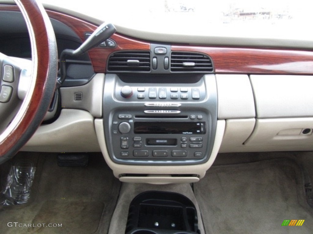 2003 DeVille Sedan - White Diamond / Dark Gray photo #15