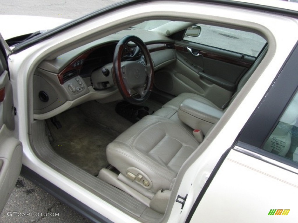 2003 DeVille Sedan - White Diamond / Dark Gray photo #16