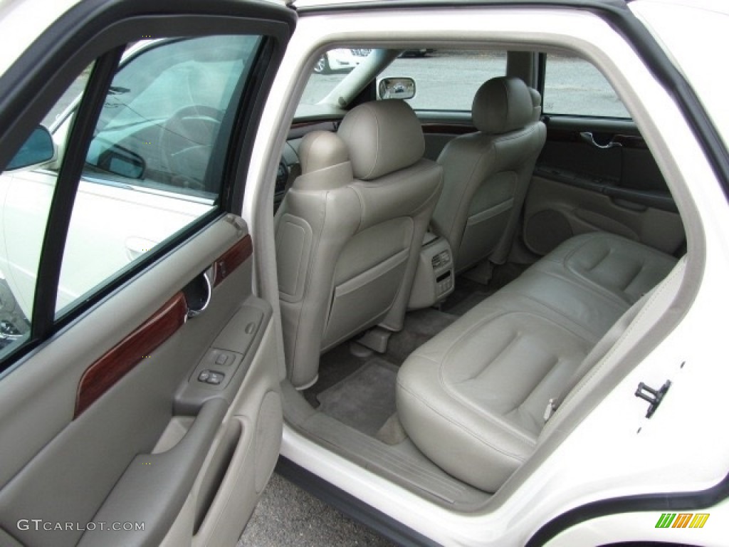2003 DeVille Sedan - White Diamond / Dark Gray photo #19