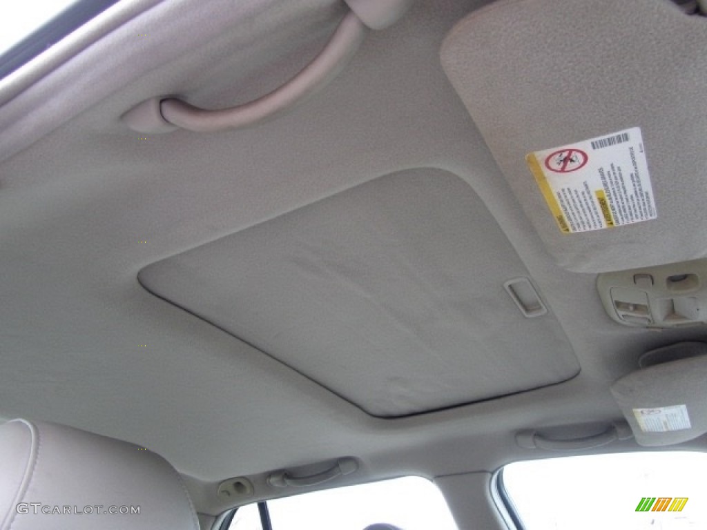2003 DeVille Sedan - White Diamond / Dark Gray photo #23