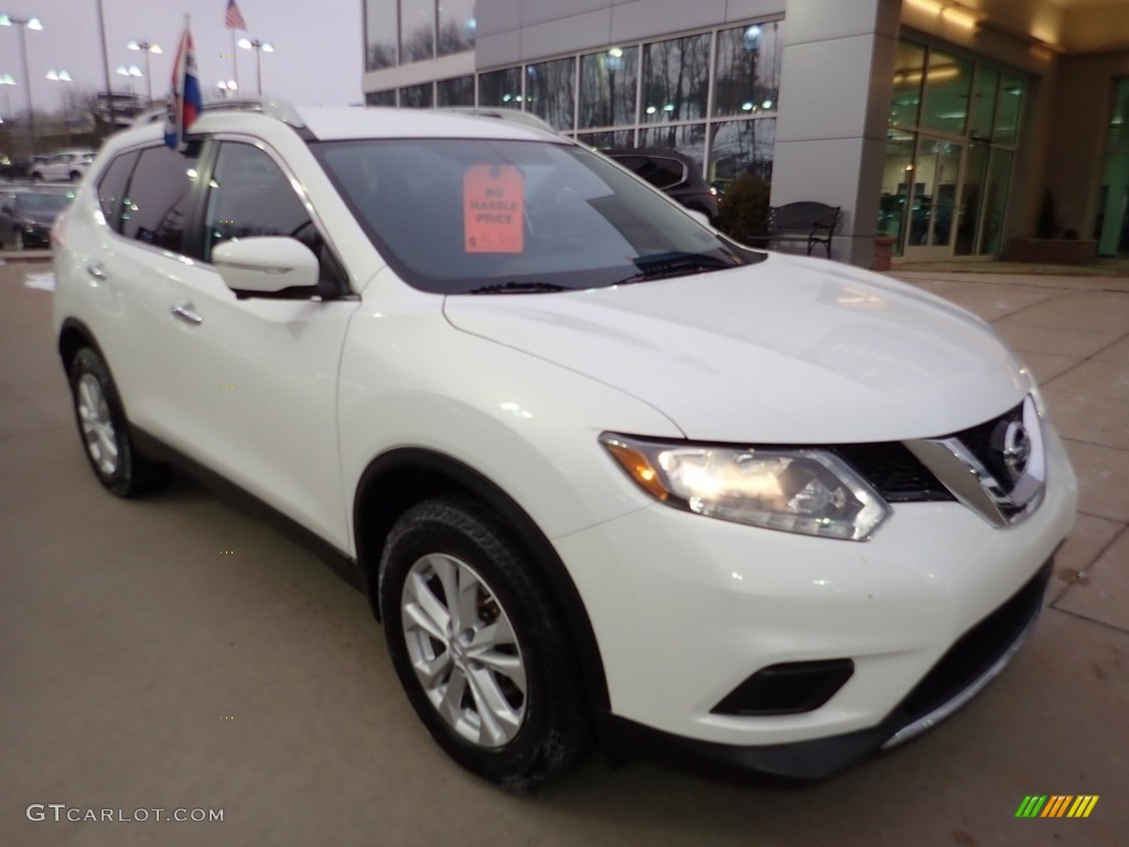 2014 Rogue SV AWD - Moonlight White / Charcoal photo #9