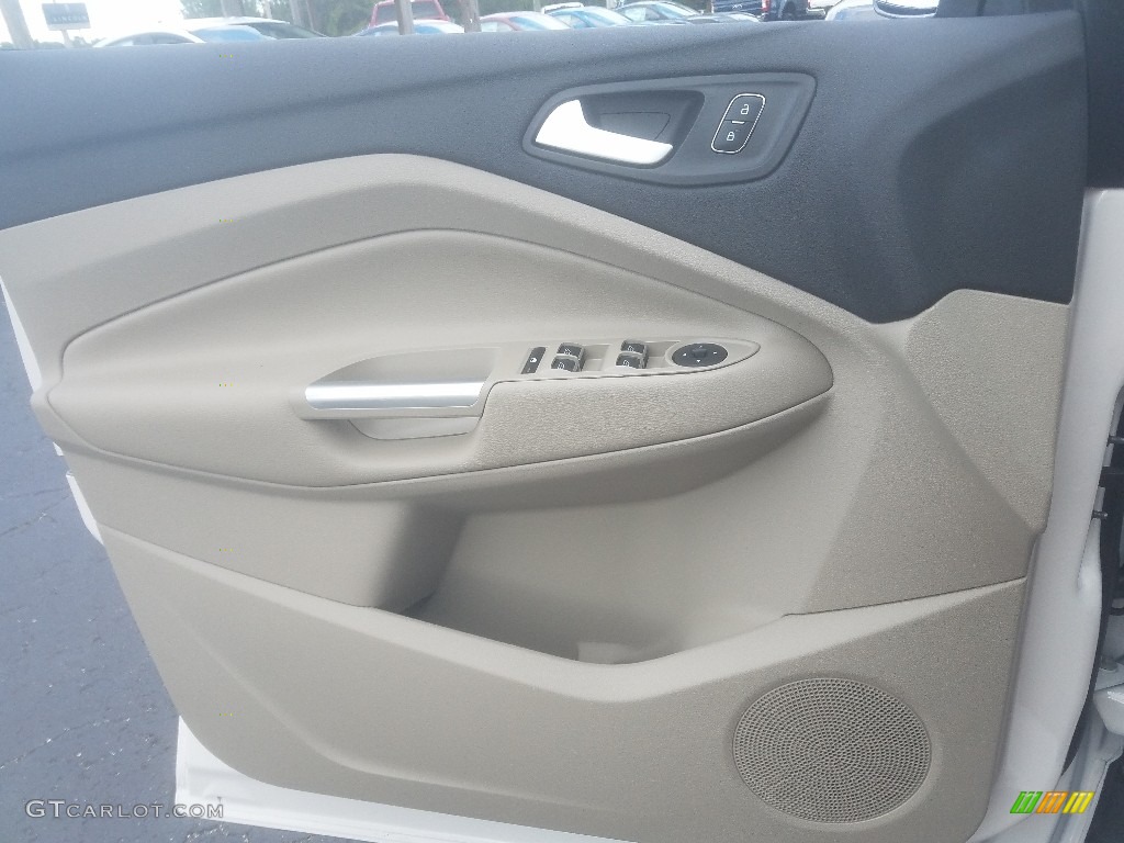 2019 Escape SE - Oxford White / Medium Light Stone photo #18