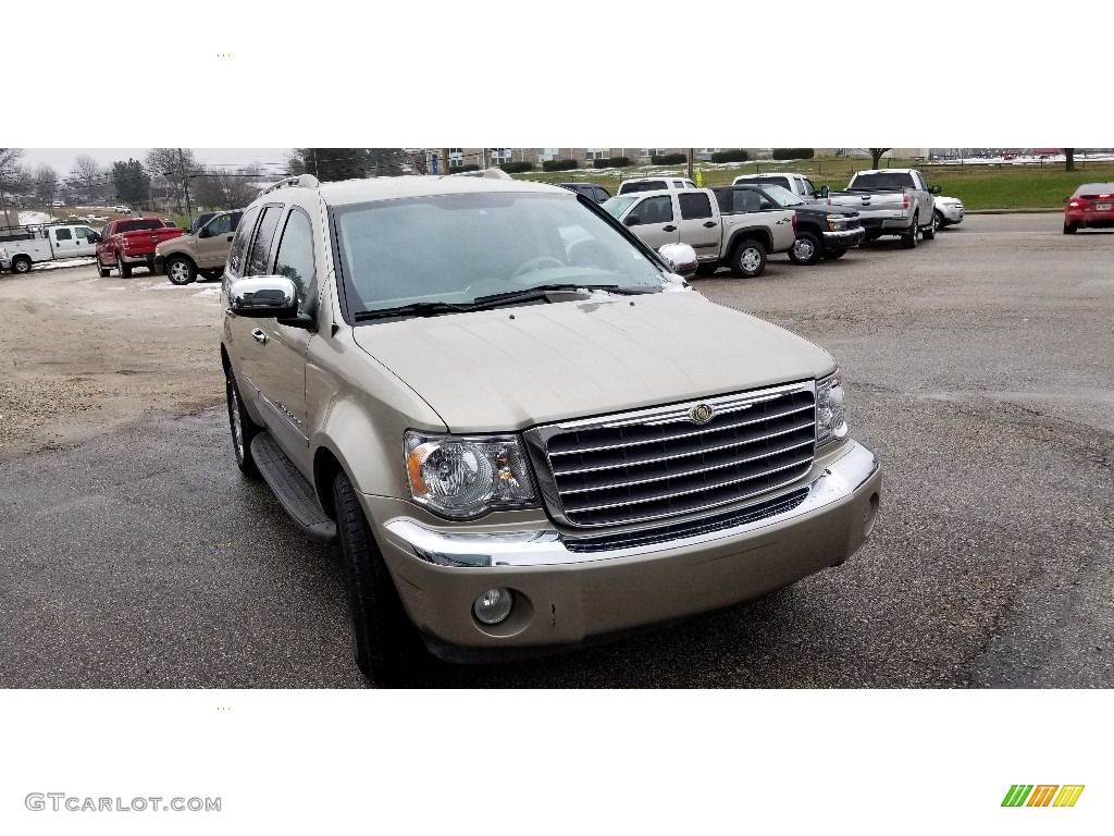 2008 Aspen Limited 4WD - Light Sandstone Metallic / Light Graystone photo #9