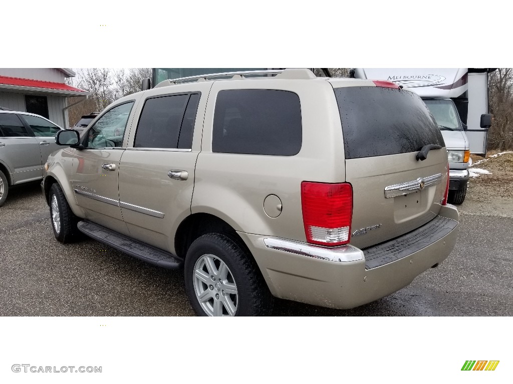 2008 Aspen Limited 4WD - Light Sandstone Metallic / Light Graystone photo #17