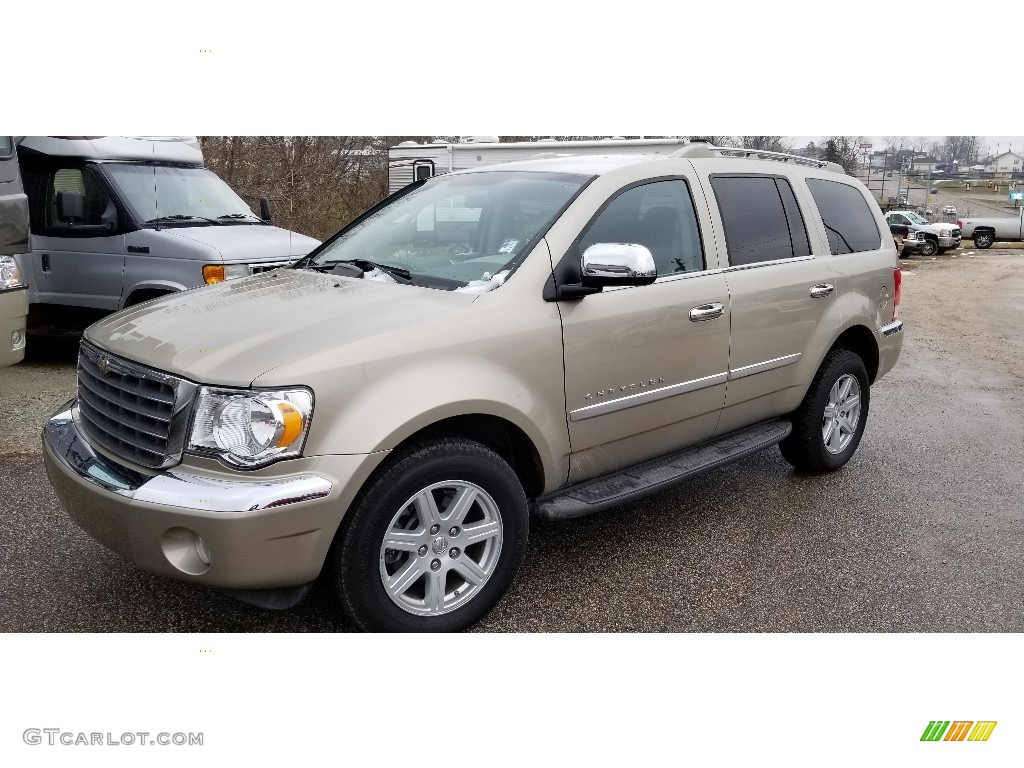 2008 Aspen Limited 4WD - Light Sandstone Metallic / Light Graystone photo #24